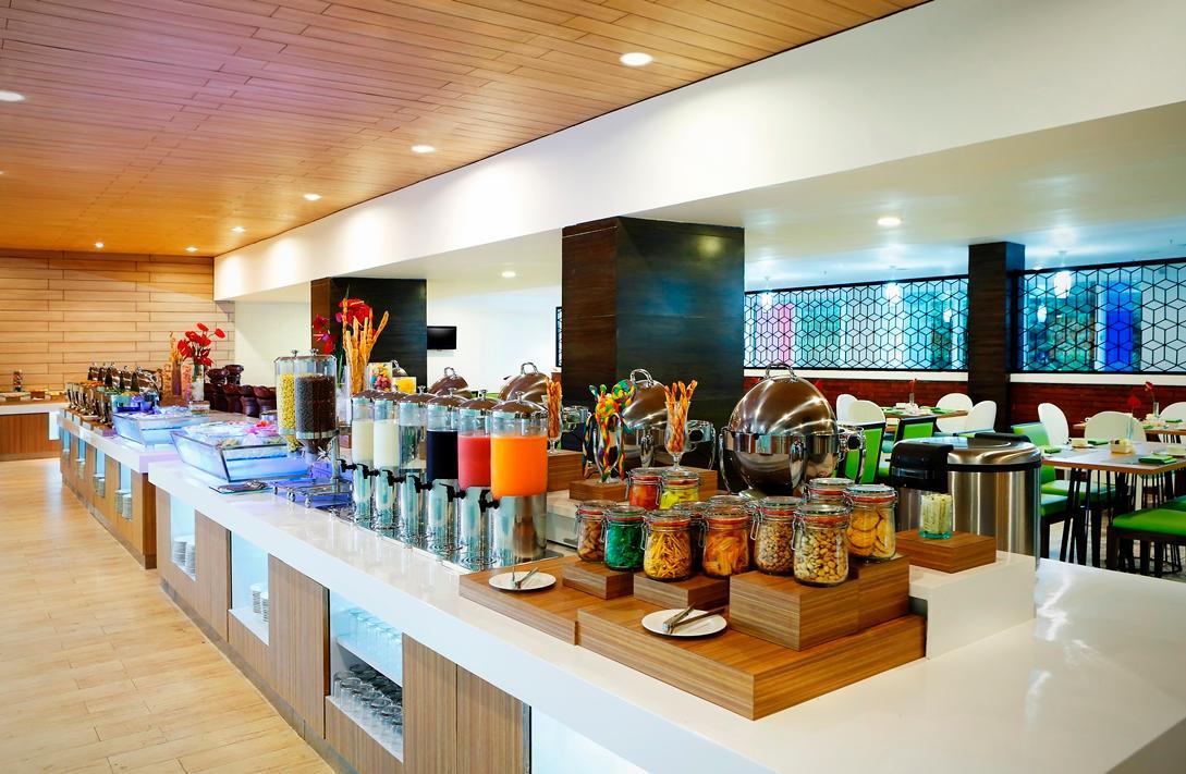 ג'קרטה Hotel Santika Kelapa Gading מראה חיצוני תמונה