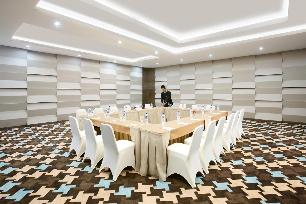 ג'קרטה Hotel Santika Kelapa Gading מראה חיצוני תמונה