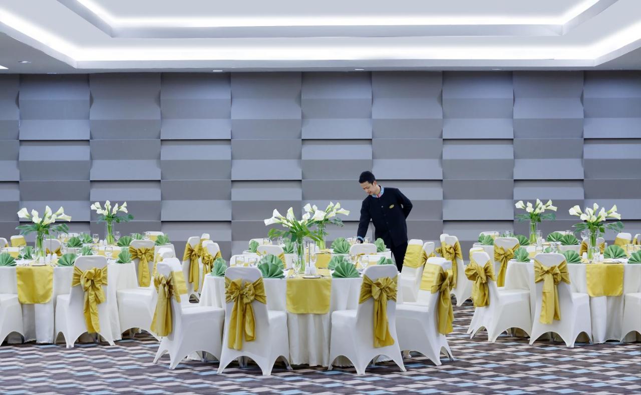 ג'קרטה Hotel Santika Kelapa Gading מראה חיצוני תמונה